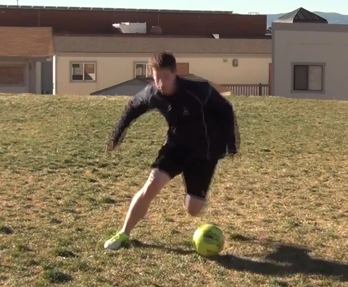 Soccer Moves – The Shoulder Feint